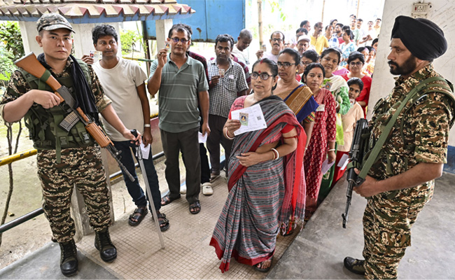 WB polls phase one: Turnout crosses 62 pc at 1 pm amid sporadic clashes; BJP candidate assaulted
